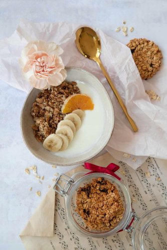 OATBE-KETO-Granola-kokosowa-600g-BEZ-DODAKTU-CUKRU-Produkt-nie-zawiera-antyzbrylaczy-barwnikow-cholesterolu-cukru-drozdzy-GMO-jajek-konserwantow-laktozy-nabialu-oleju-palmowego-pszenicy-soi-tluszczy-trans-utwardza.jpg